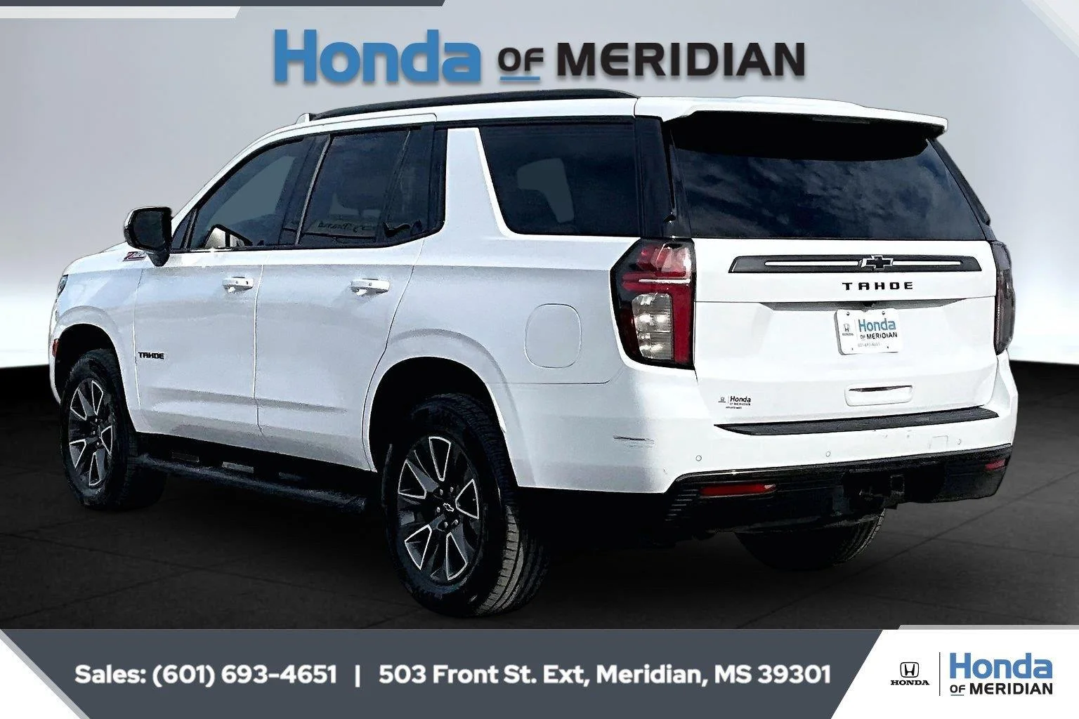 Used 2021 Summit White Chevrolet Z71 image 2