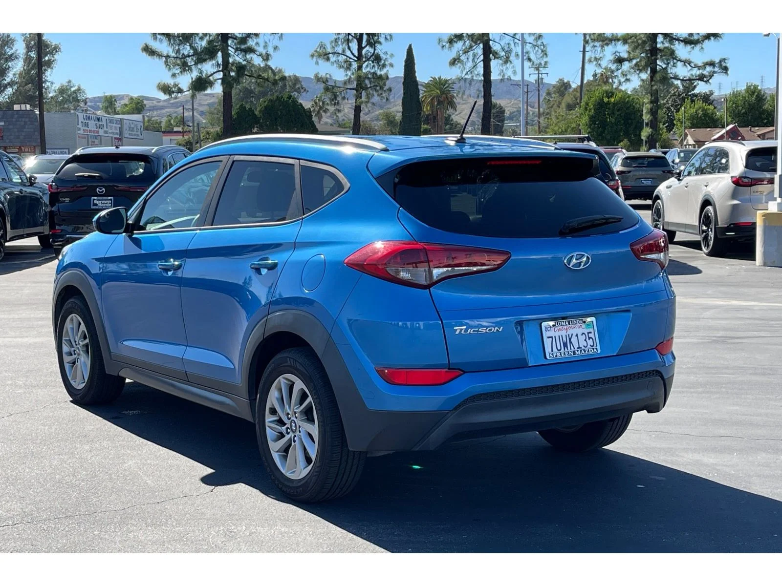 Used 2016 Caribbean Blue Hyundai SE image 4