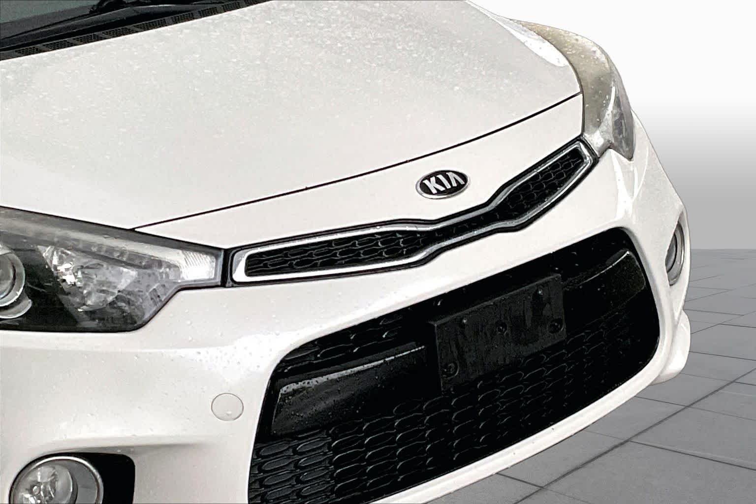 Used 2016 Snow White Pearl Kia EX image 26
