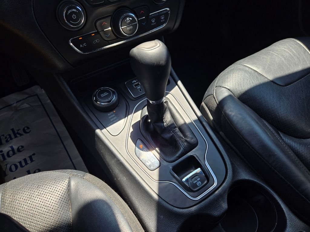 Used 2019 Red Jeep Limited image 28
