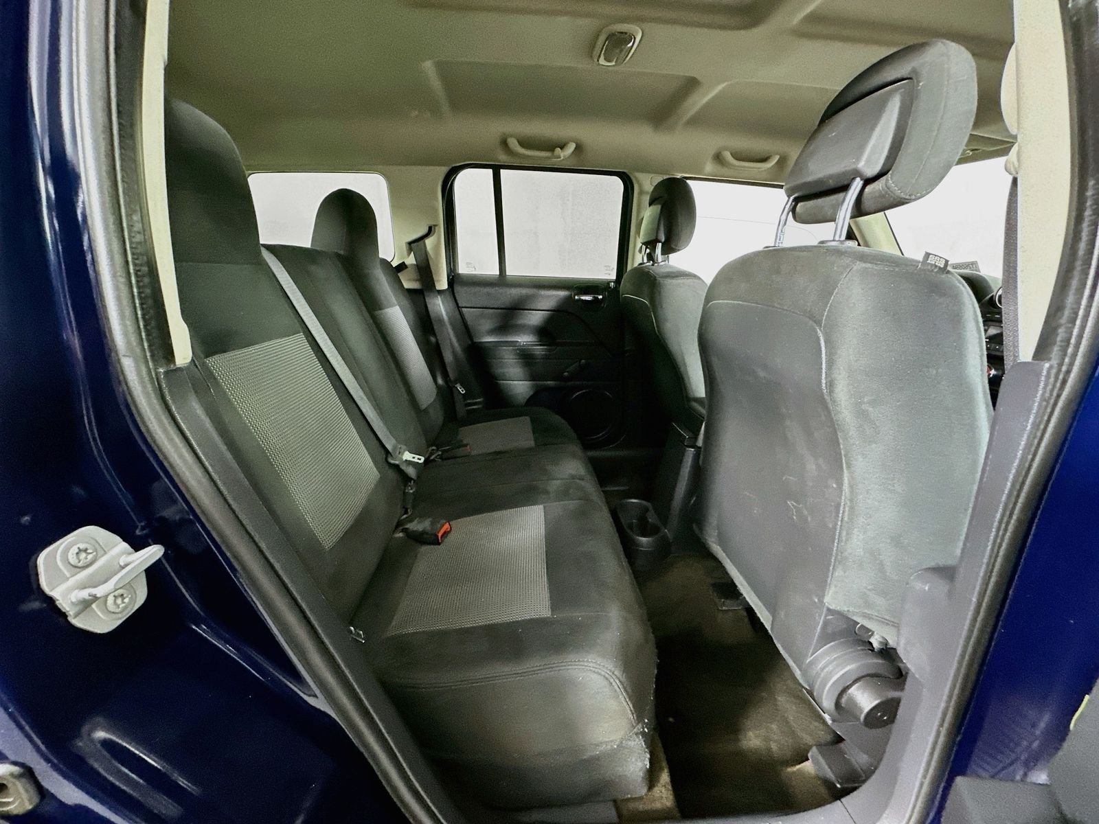 Used 2017 True Blue Pearlcoat Jeep Sport image 22