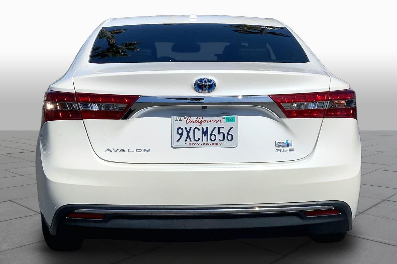 Pre-Owned 2018 Toyota Avalon Hybrid XLE Premium