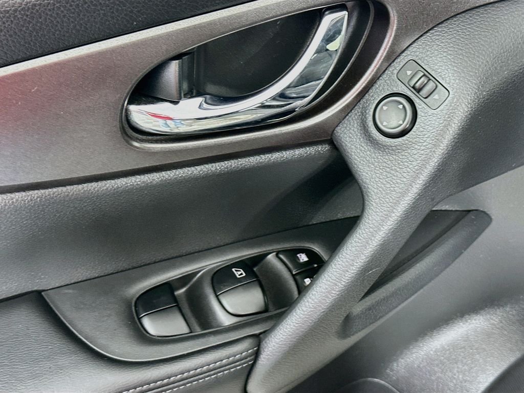 Used 2016 Magnetic Black Nissan SV image 19