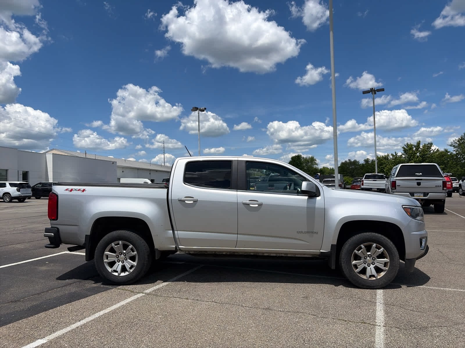 Used 2016 SILVER ICE METALLIC Chevrolet 4WD LT image 3