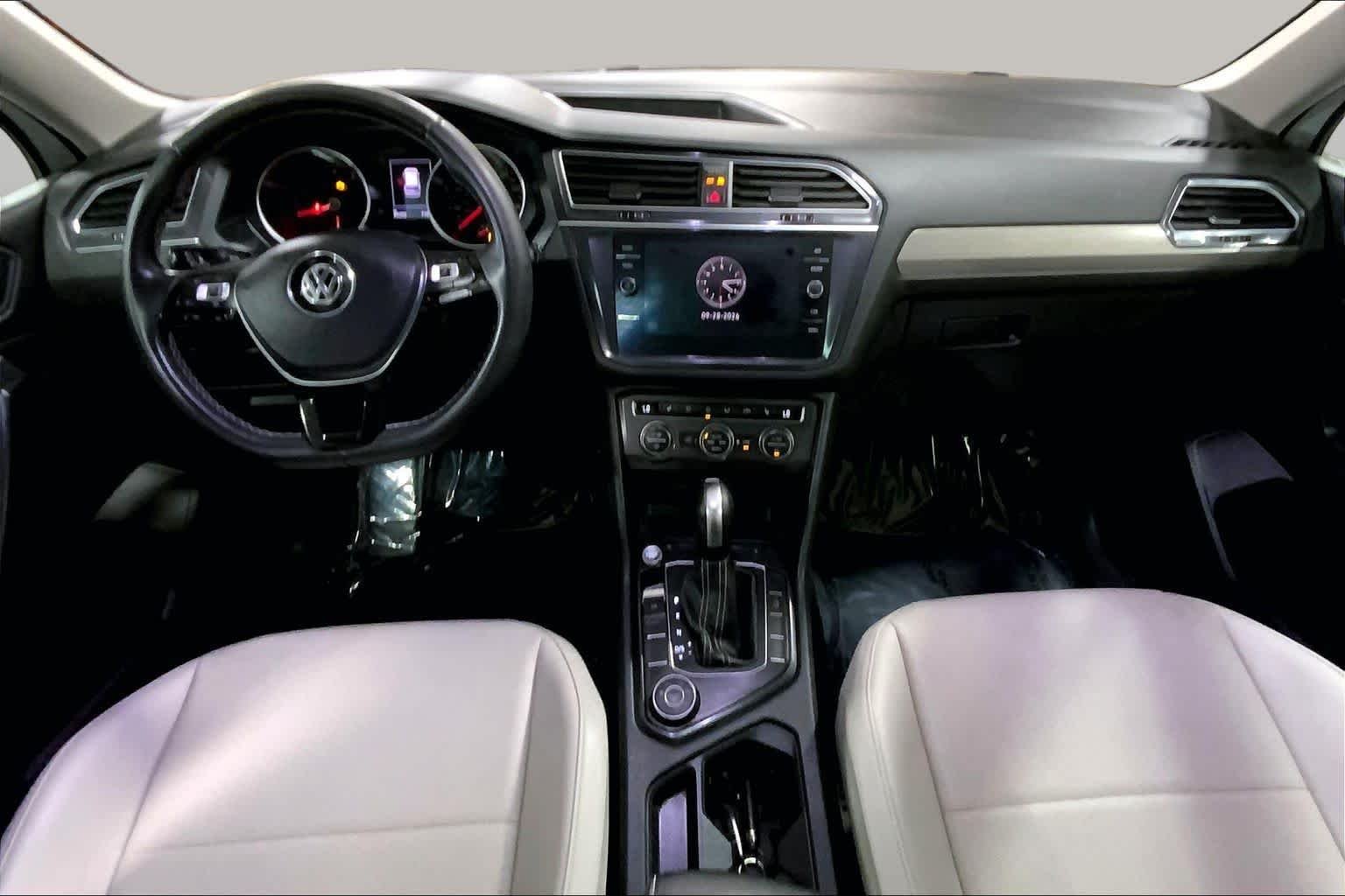 Used 2021  Volkswagen SE image 16