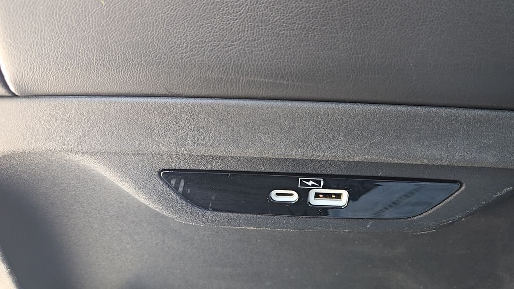 Used 2025 White Chrysler Select image 26