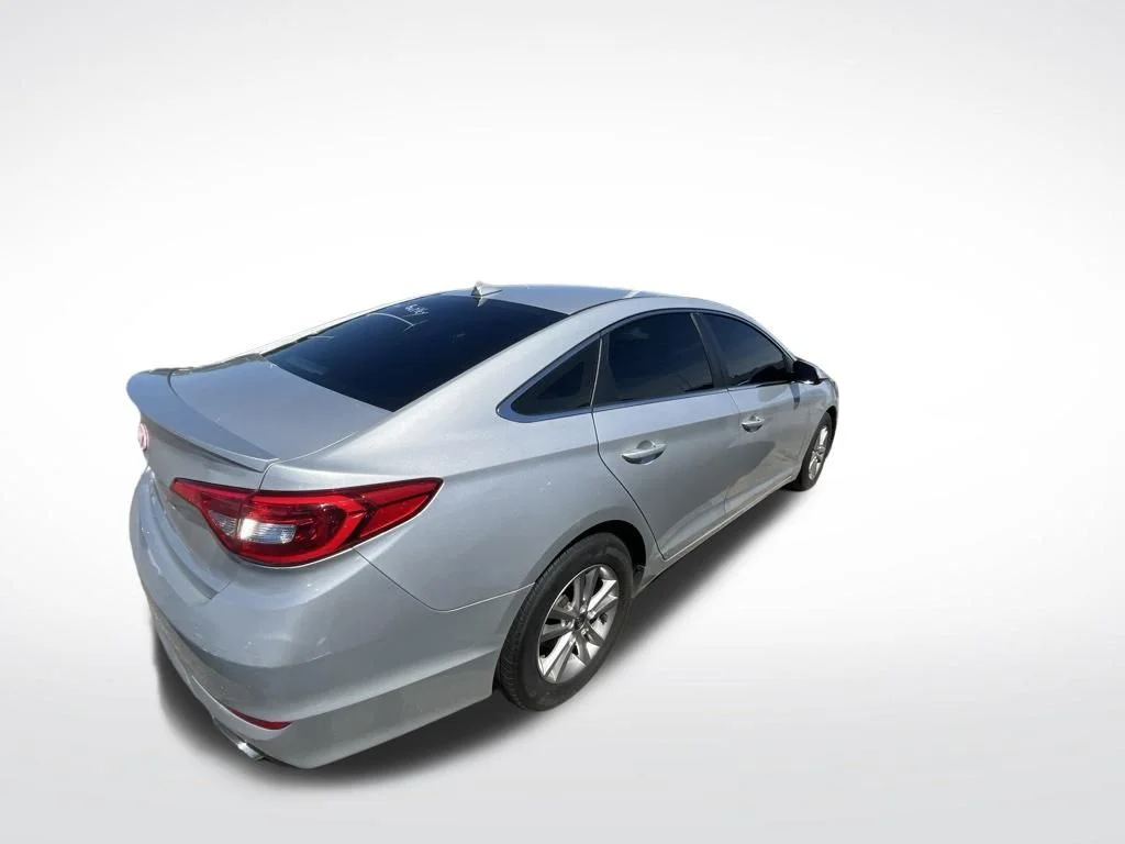 Used 2017 Silver Hyundai Base image 12