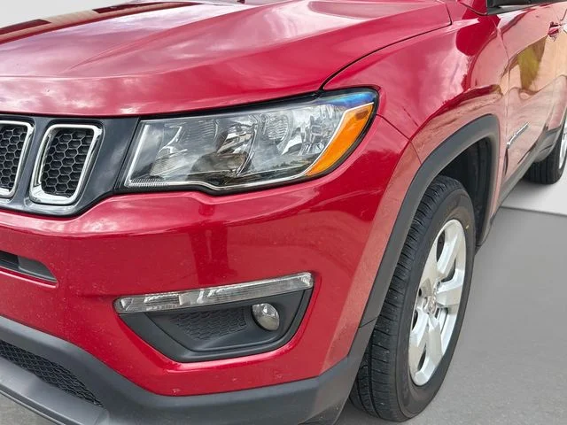 Used 2019 Red Jeep Latitude image 10