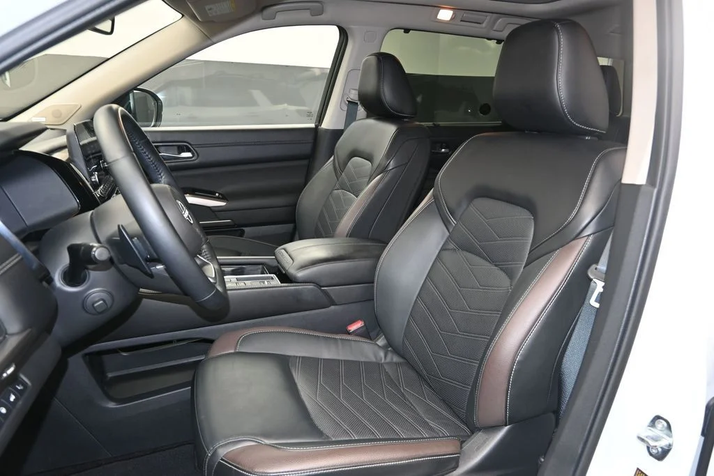 Used 2025 White Nissan Platinum image 20