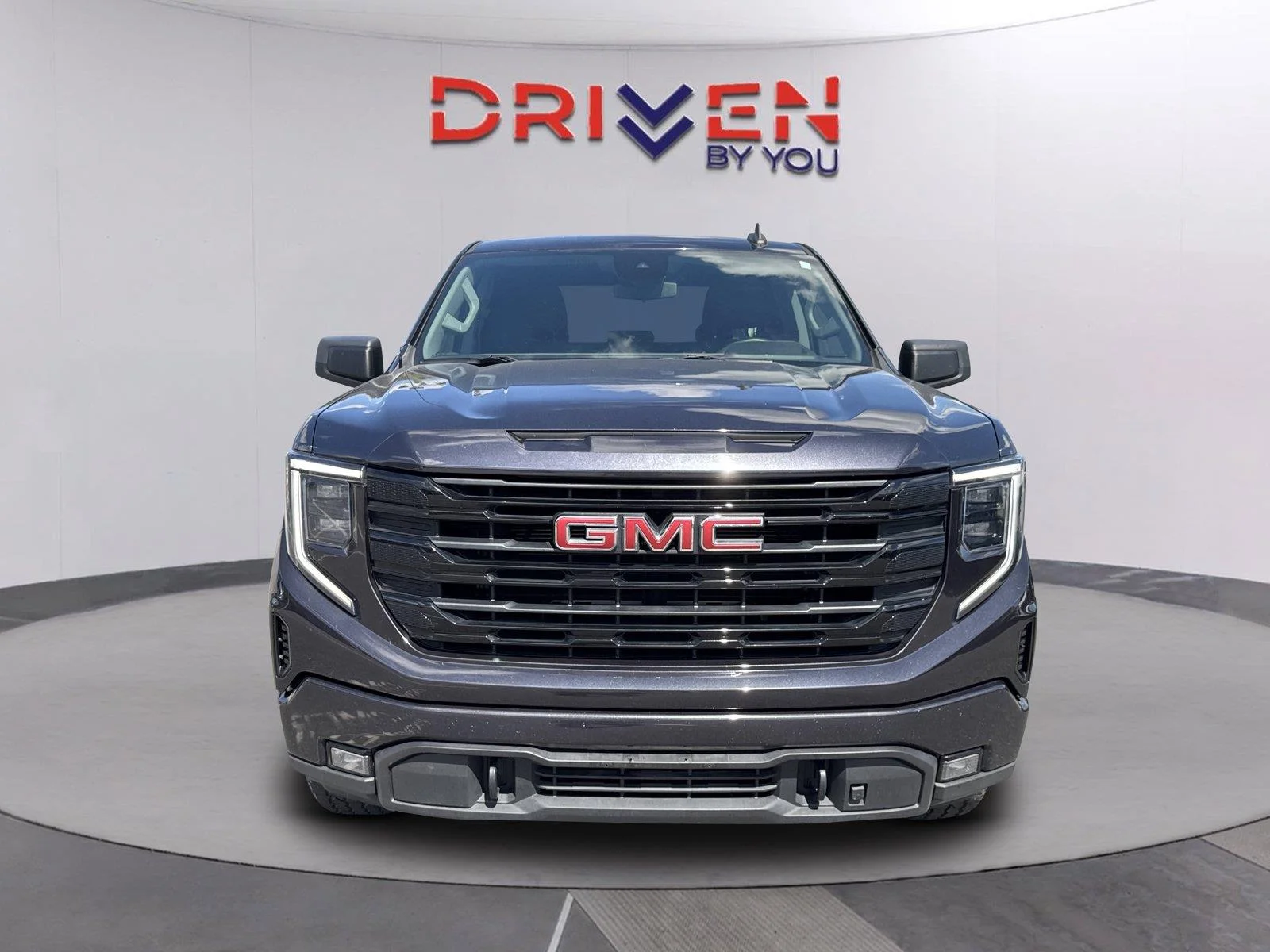Used 2023 TITANIUM RUSH METALLIC GMC Elevation image 9