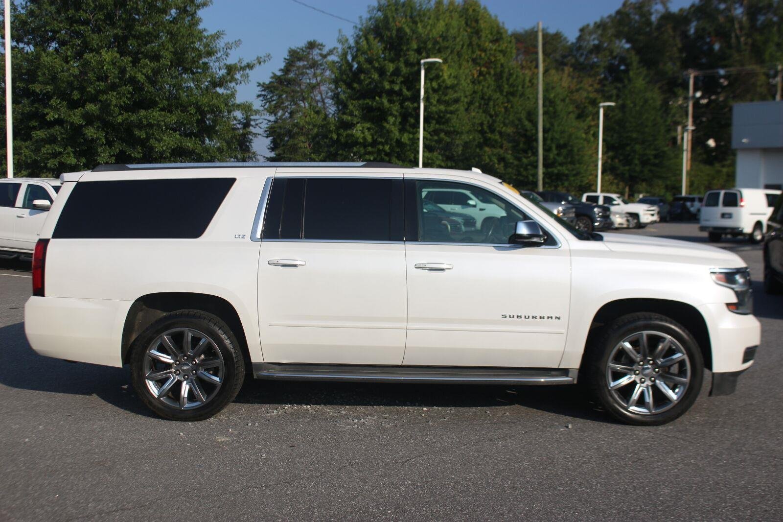 Used 2016 IRIDESCENT PEARL TRICOAT Chevrolet LTZ image 8
