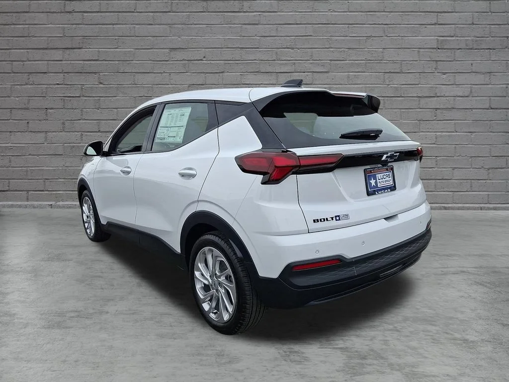 New 2027 Summit White Chevrolet LT image 5