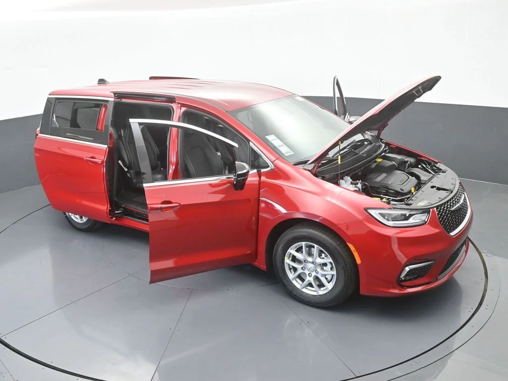 New 2026 Red Hot Pearl-Coat Exterior Paint Chrysler Select image 67