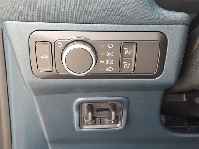 New 2026 Oxford White Ford XLT image 13