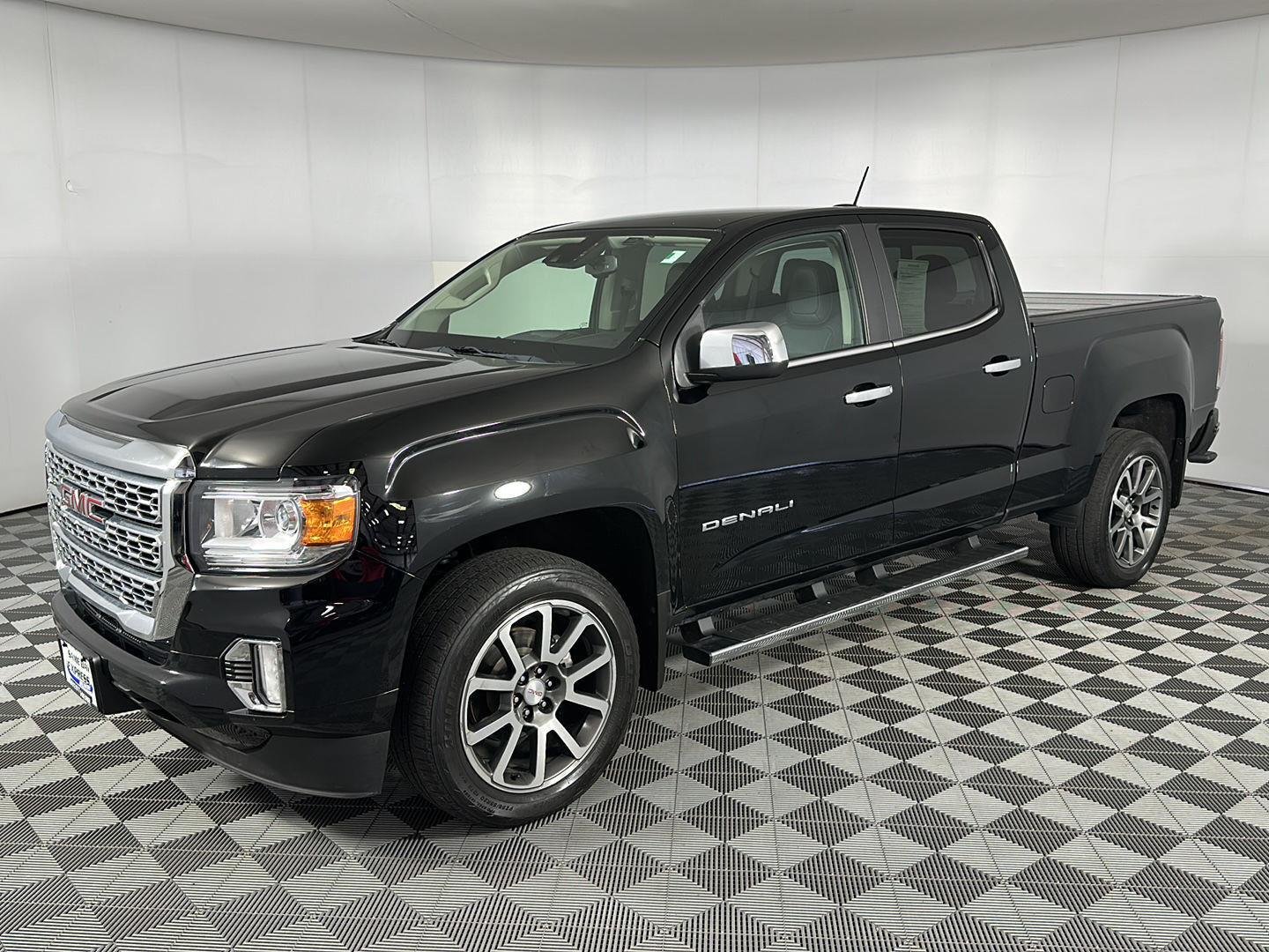 Used 2022 Onyx Black GMC 4WD Denali image 4