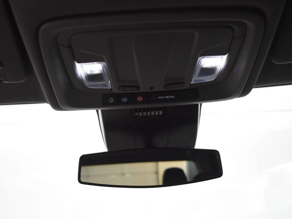 Used 2022 Red Chevrolet Custom image 15