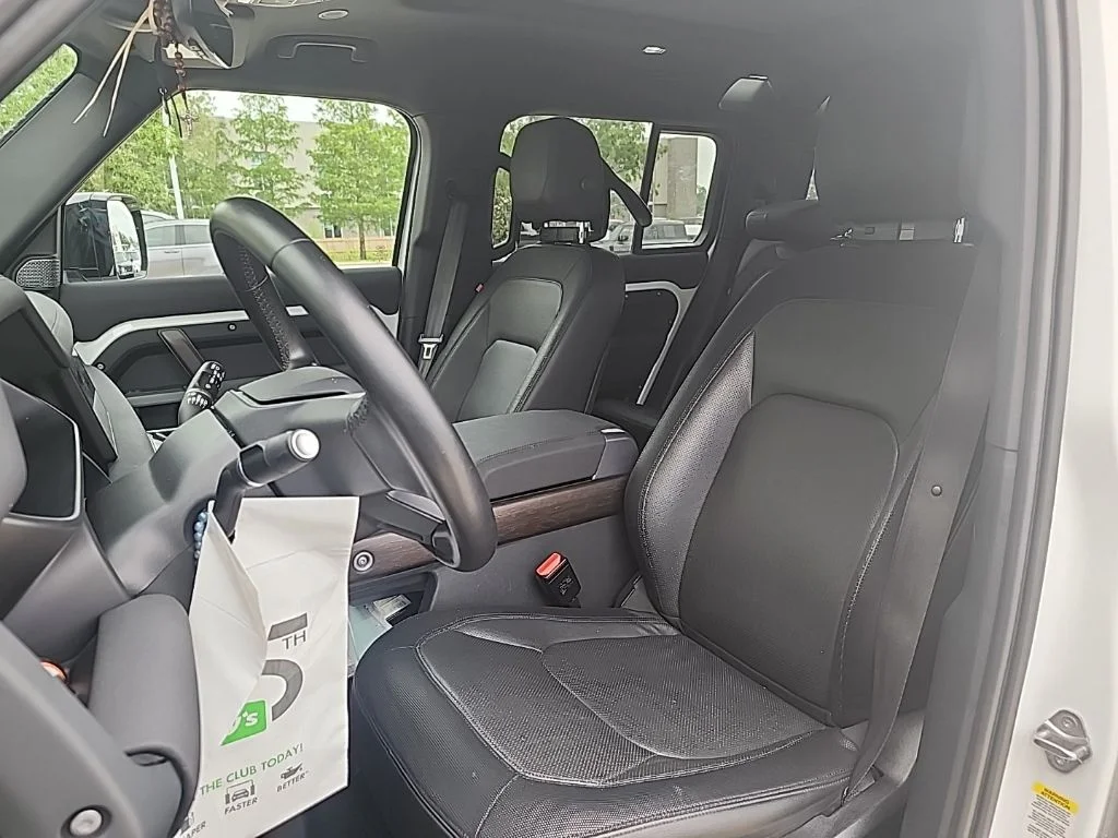 Certified Used 2023 White Land Rover X-Dynamic SE image 6
