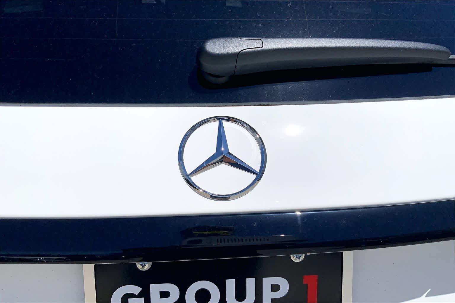 New 2026 Polar White Mercedes-Benz GLC 300 image 15