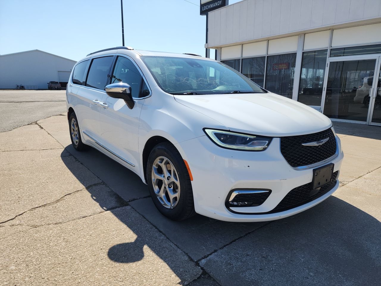 Used 2023  Chrysler Limited image 1