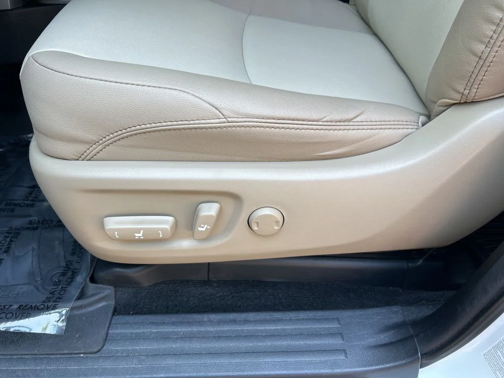 Used 2018 White Toyota SR5 Premium image 16