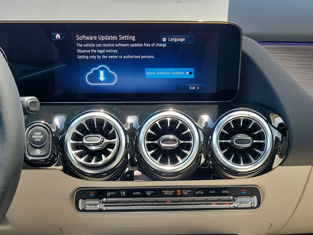 New 2026 Polar White Mercedes-Benz GLA 250 image 15