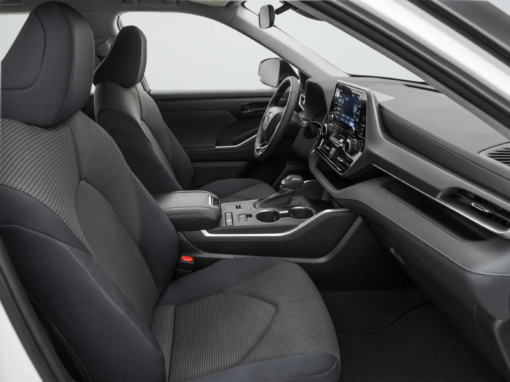 Used 2020 White Toyota XLE image 28