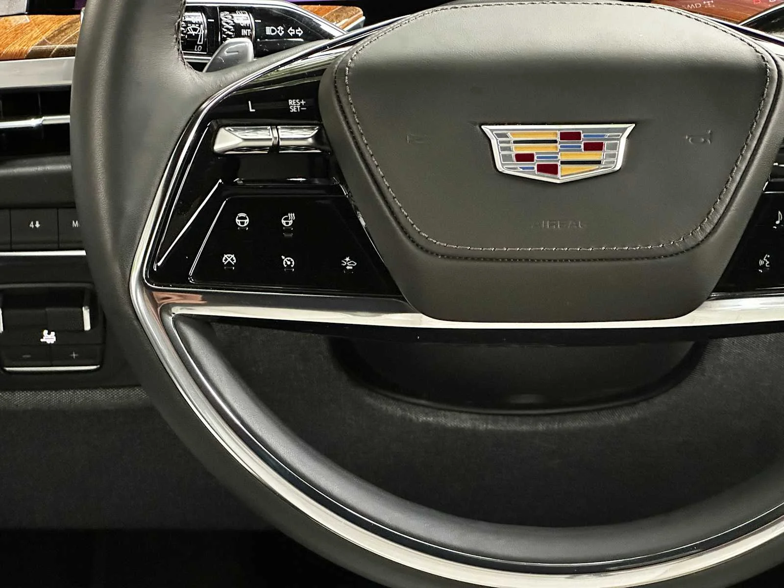 Certified Used 2025 Crystal White Tricoat Cadillac Sport Platinum image 21