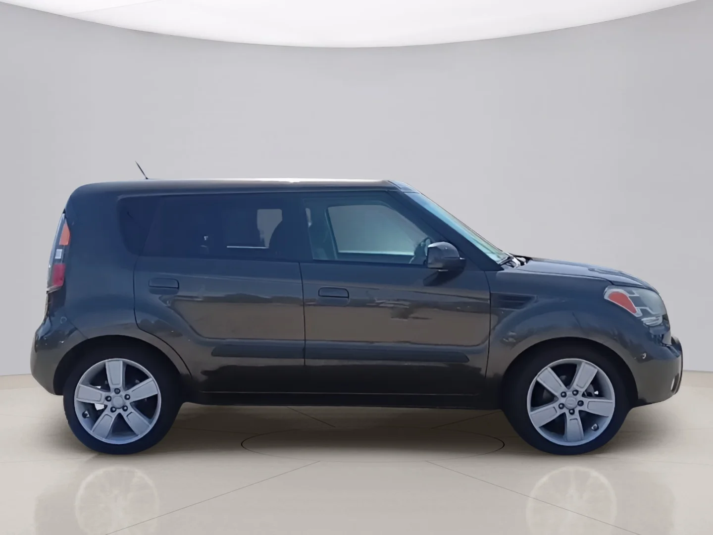 Used 2010 Gray Kia ! WAGON image 6