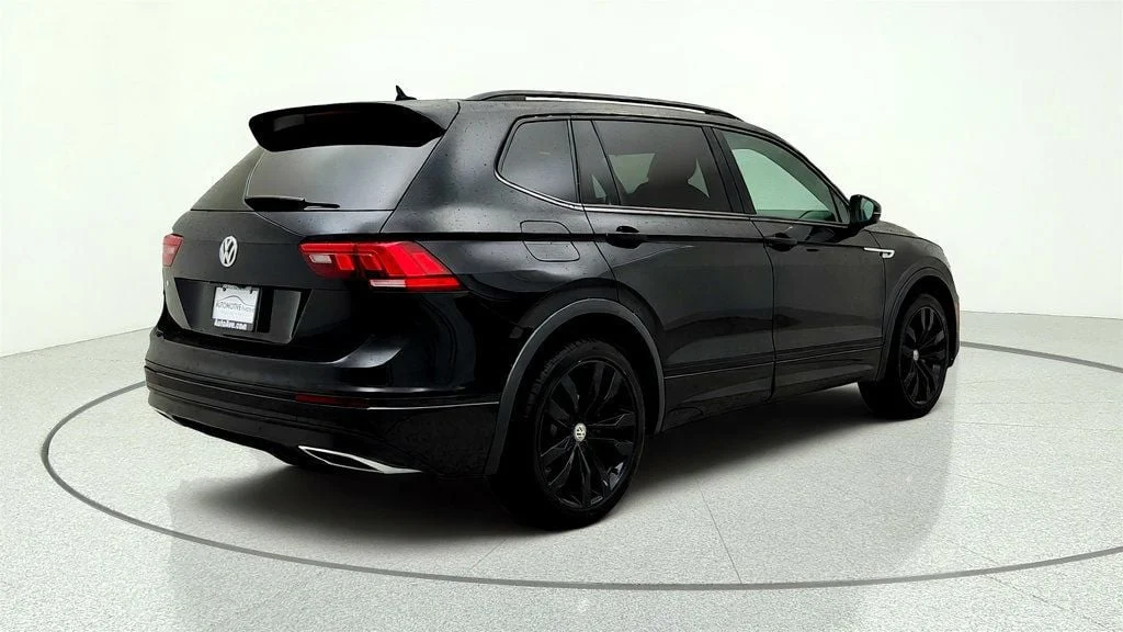 Used 2021 Deep Black Pearl Volkswagen 2.0T SE R-Line Black FWD image 5