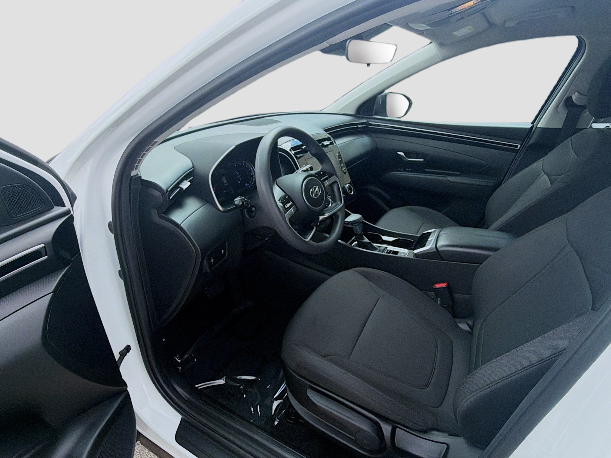 Used 2024 White Pearl Hyundai SE image 7