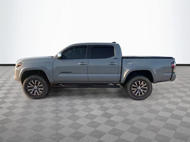 Used 2020  Toyota Limited image 4