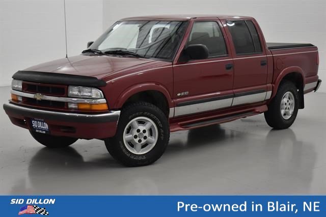 2002 Chevrolet S10 4WD Crew Cab LS's photo