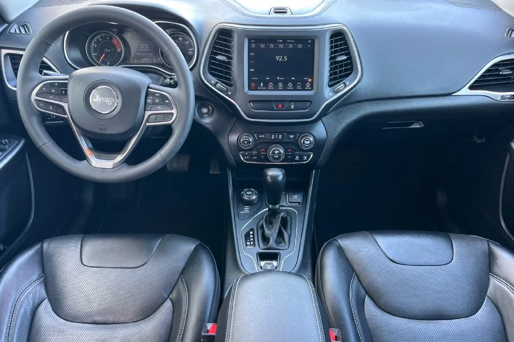 Used 2022 White Jeep Latitude Lux image 16