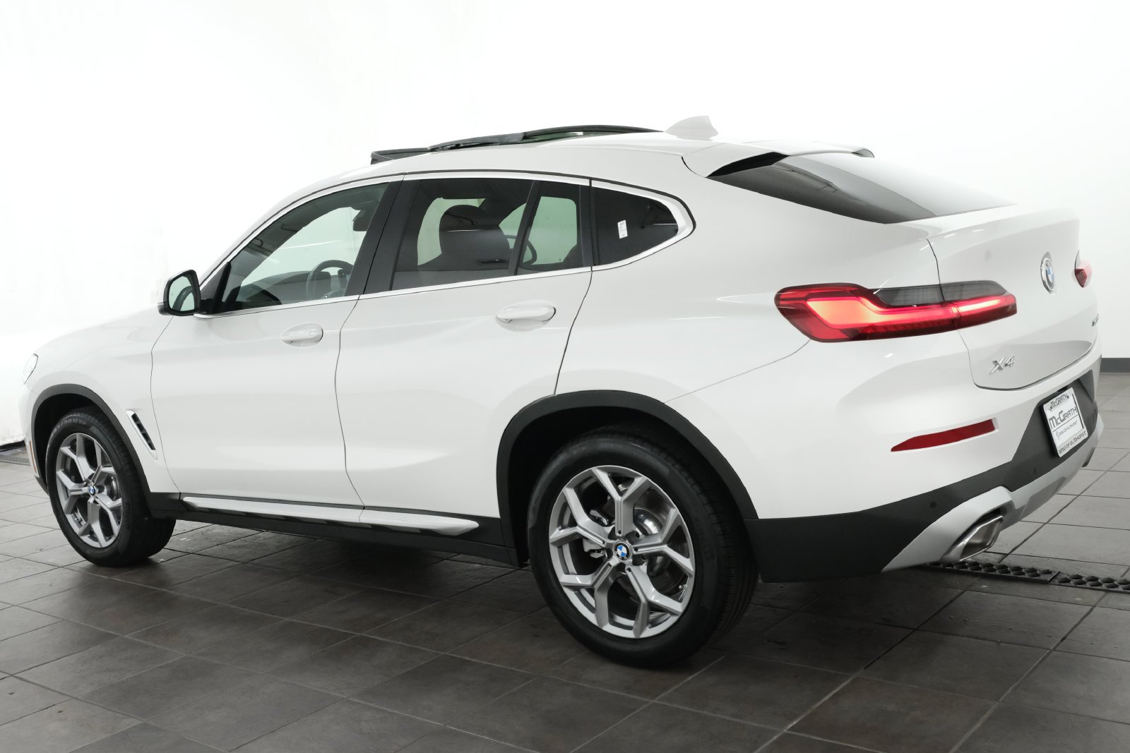Certified Used 2025 White Metallic BMW xDrive30i image 3