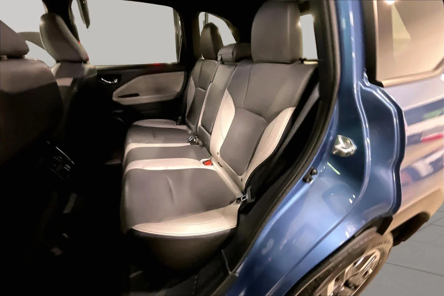Used 2025 Horizon Blue Pearl Subaru Limited image 21