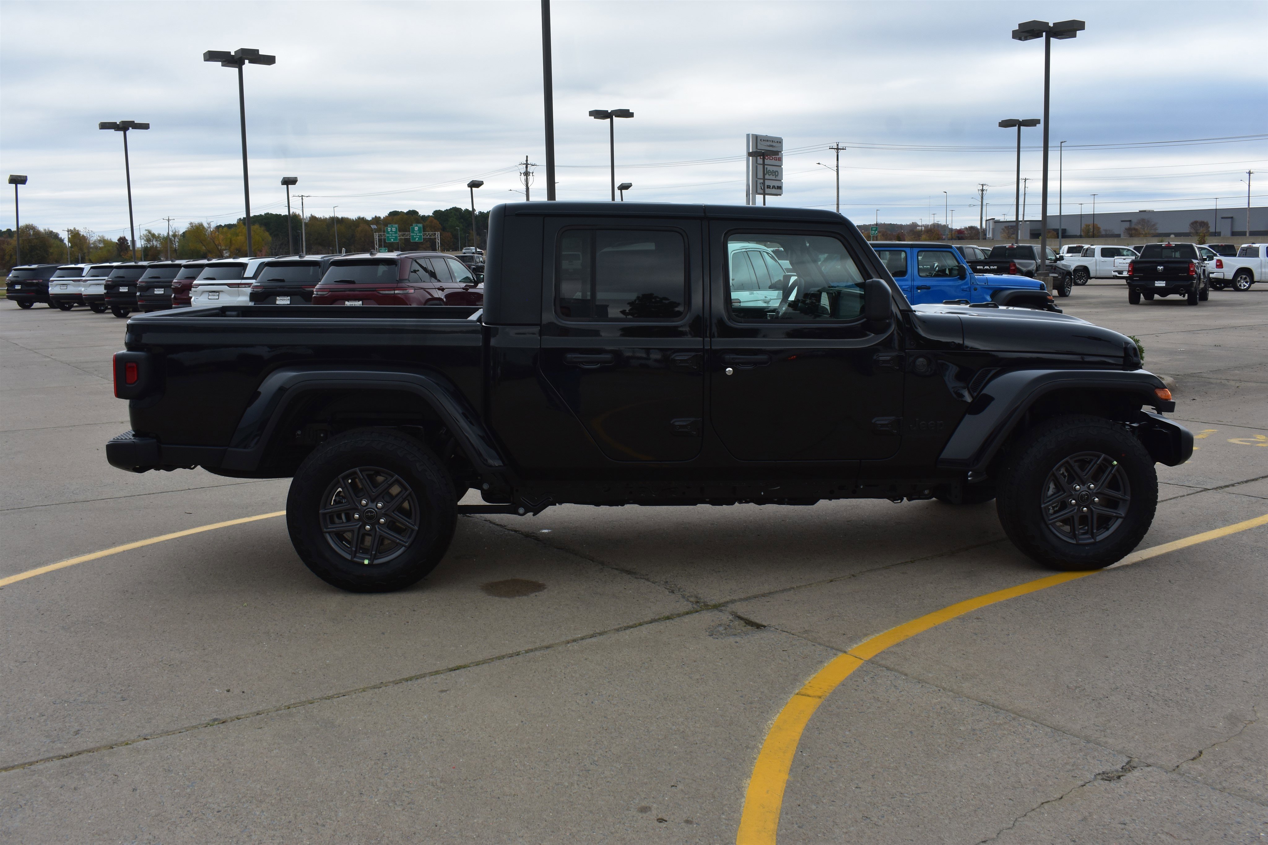 New 2026 Black Clear-Coat Exterior Paint Jeep Sport S image 4