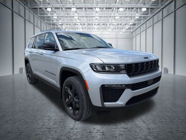 New 2026 Silver Zynith Exterior Paint Jeep Limited image 4