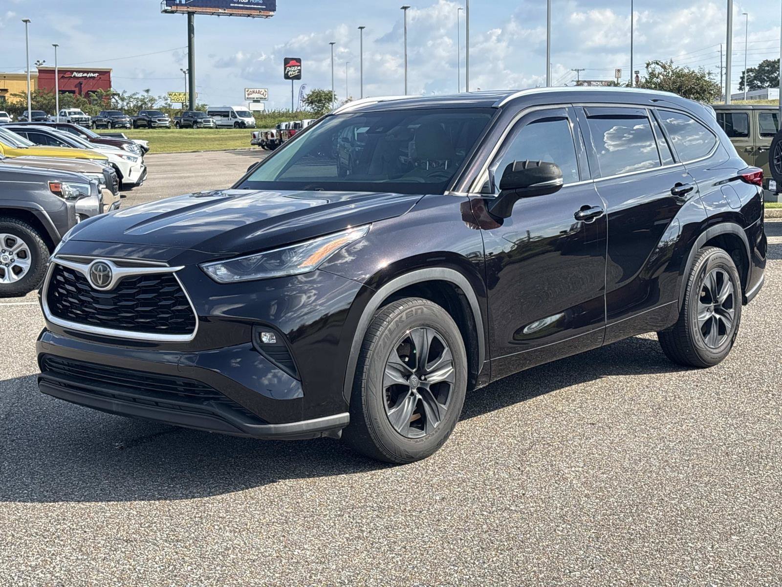 Used 2021 Black Toyota XLE image 1