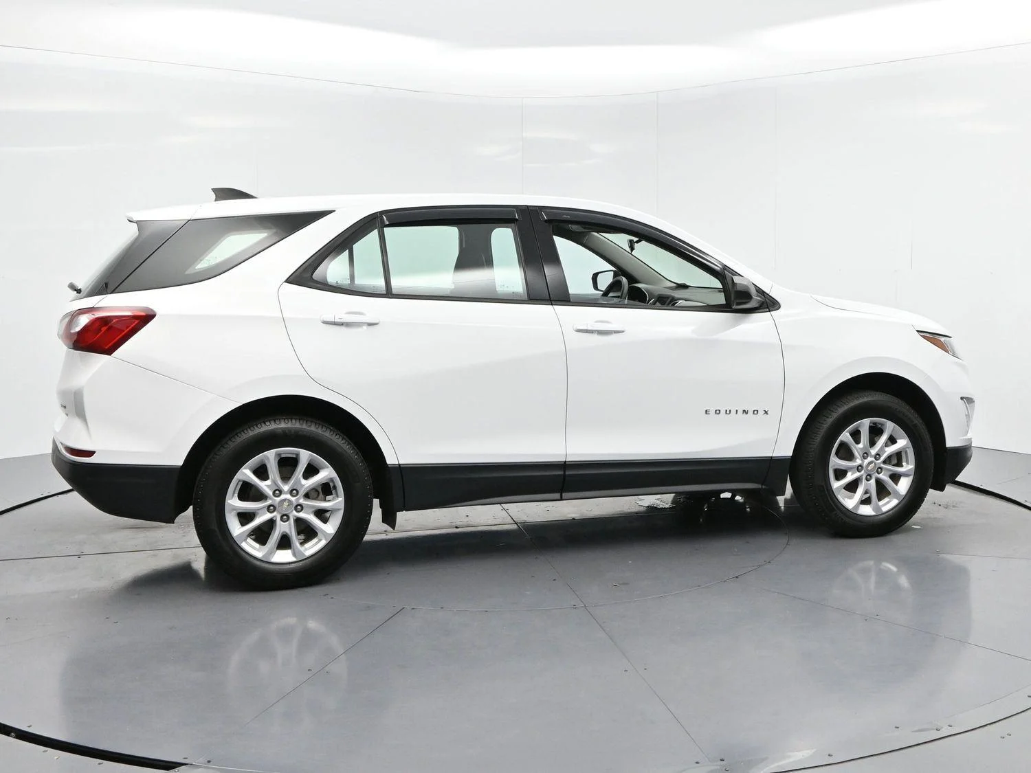 Used 2019 SUMMIT WHITE Chevrolet LS image 8