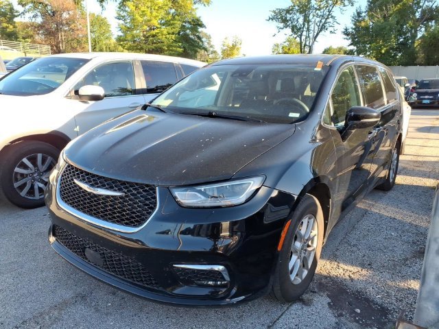 Used 2024  Chrysler Touring L image 1