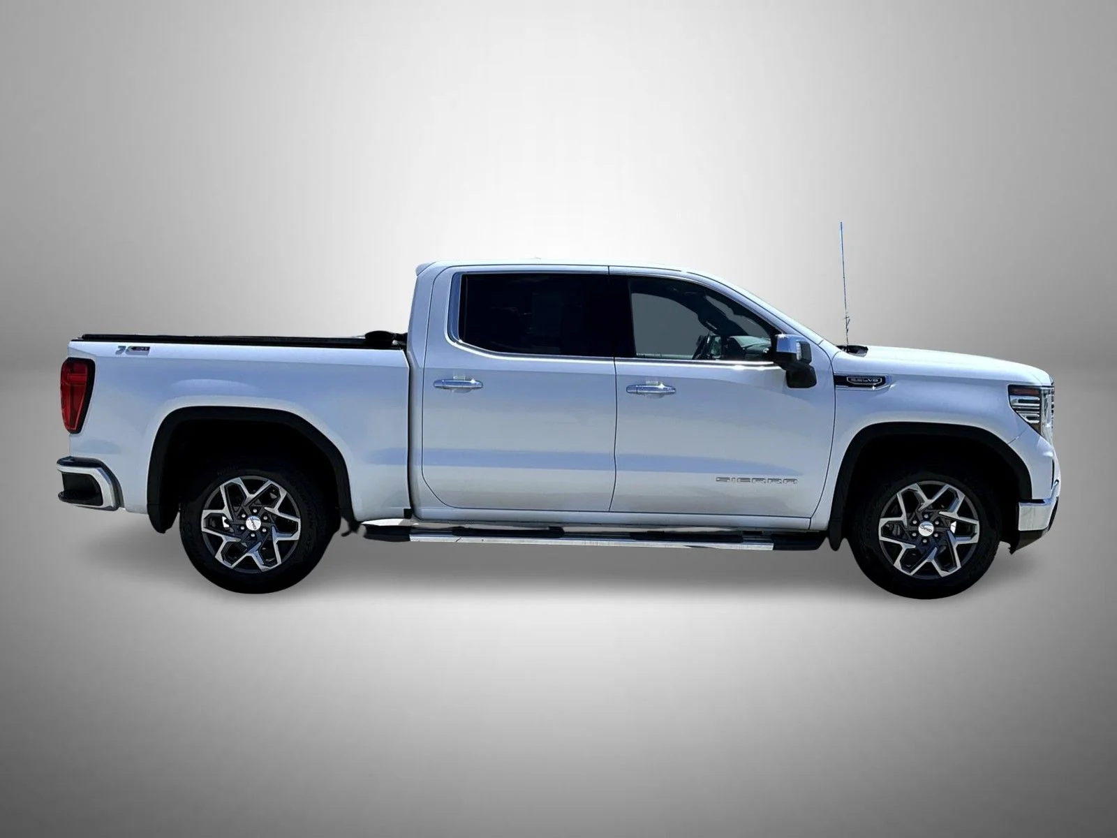 Used 2022 White GMC SLT image 4