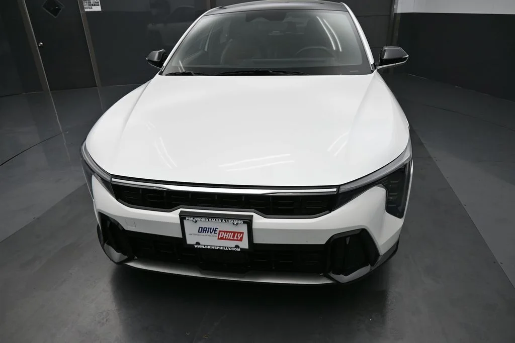 Used 2025 White Kia GT-Line image 10