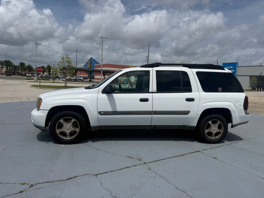 Used 2004 SUMMIT WHITE Chevrolet EXT LS image 2