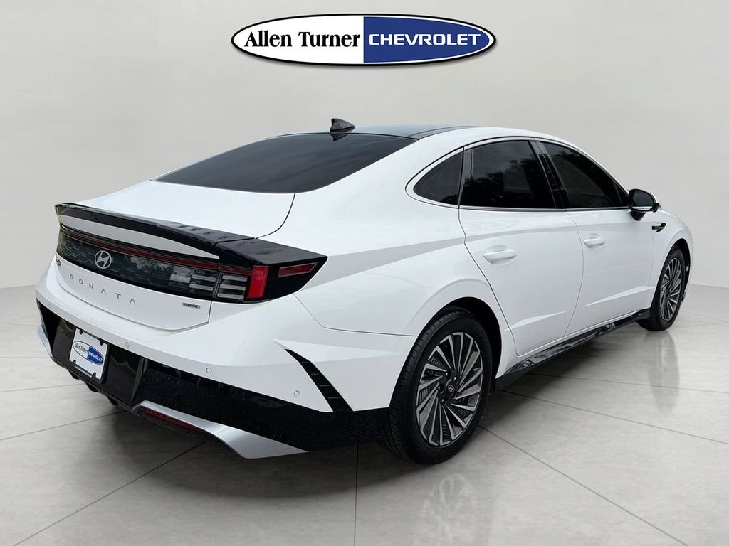 Used 2025 White Hyundai Limited image 4