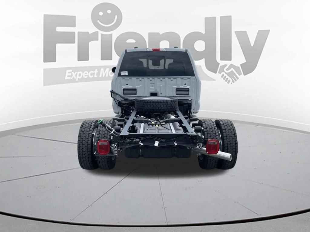 New 2026 Avalanche Gray Ford F-450® LARIAT® image 6