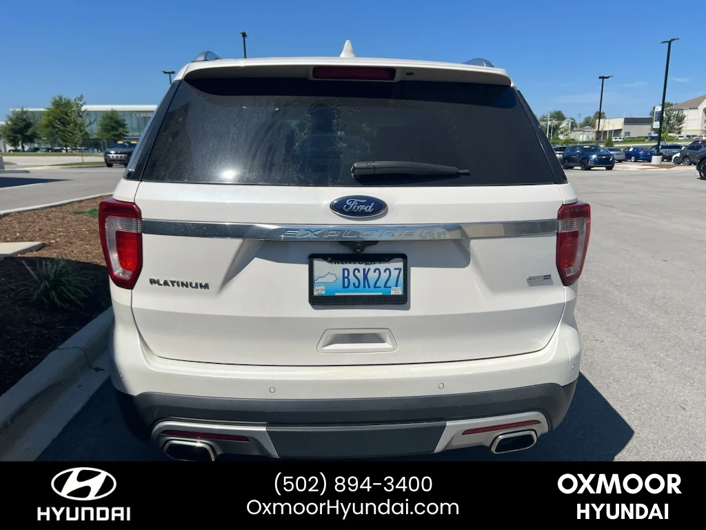 Used 2017 White Platinum Metallic Tri-Coat Ford Platinum image 14