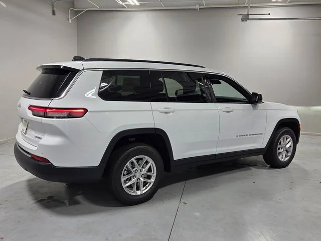 New 2026 Bright White Clear-Coat Exterior Paint Jeep Laredo X image 15