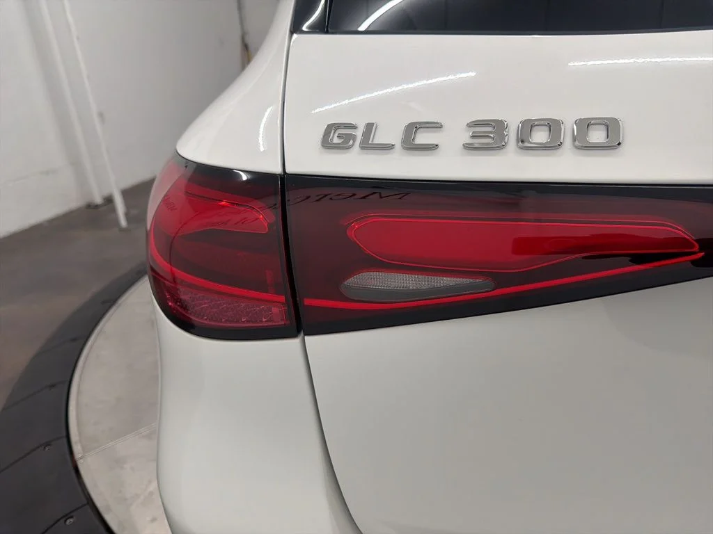 Used 2026 White Mercedes-Benz GLC 300 image 11