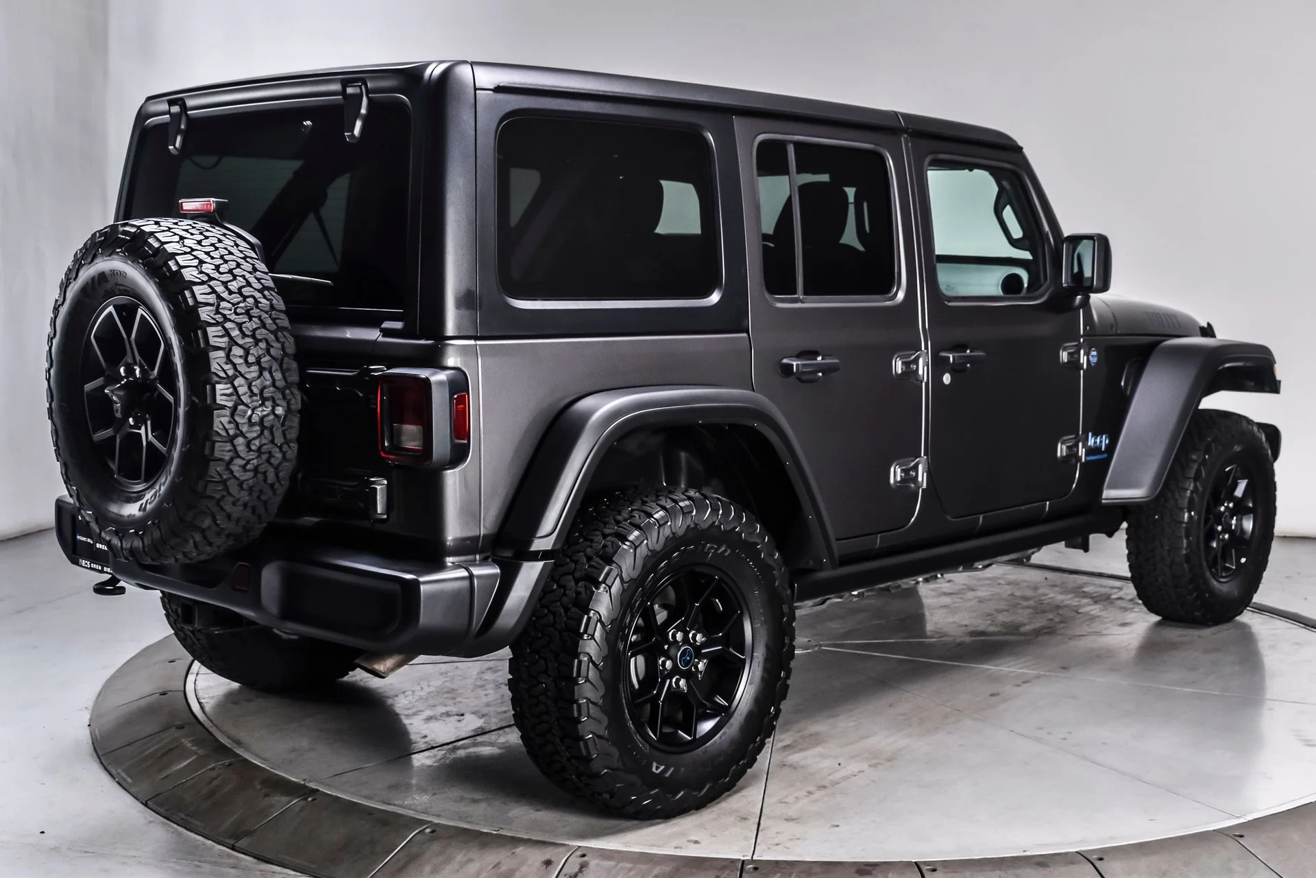 Used 2025 Crystal Metallic Jeep Willys 4xe image 6