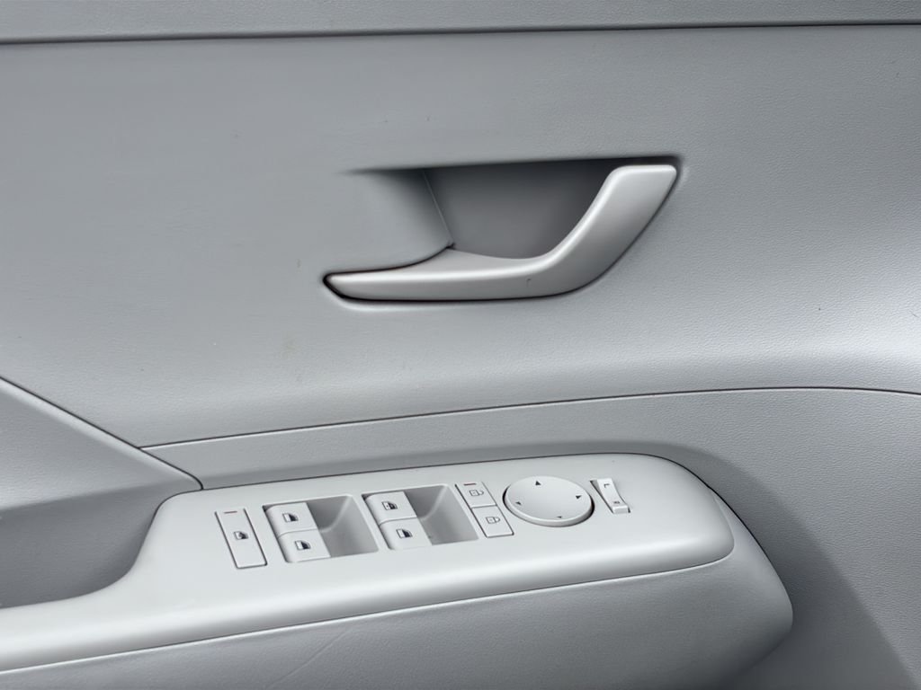 2024 Hyundai Kona SE - Photo 16